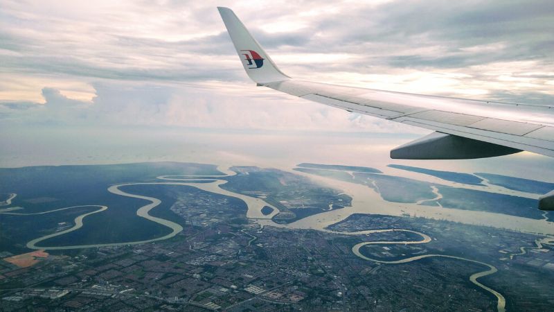 マレーシア航空の飛行機の翼