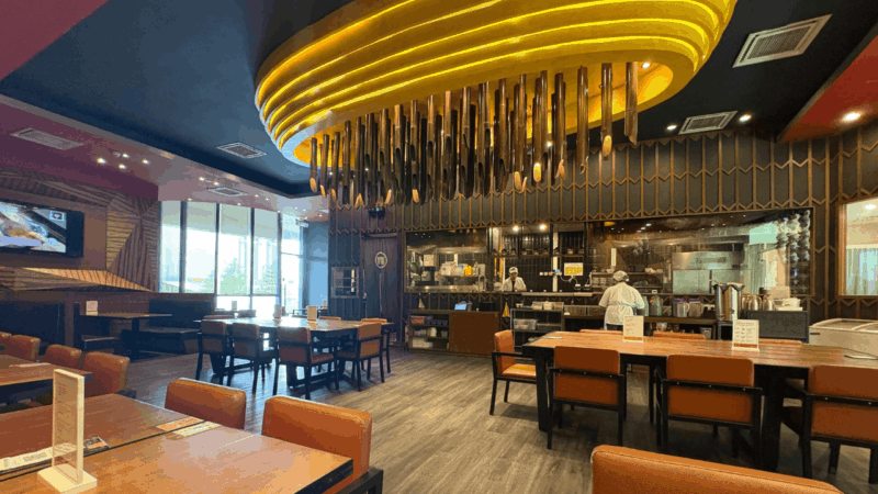 三ツ矢堂製麺の店内