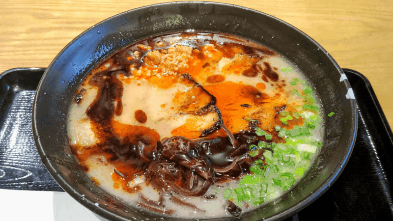 三ツ矢堂製麺の豚骨ラーメン