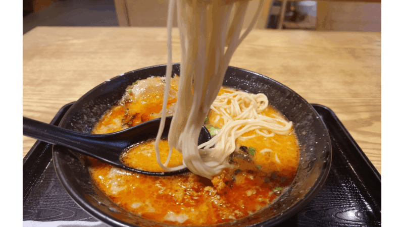 三ツ矢堂製麵は細麺ストレート麵