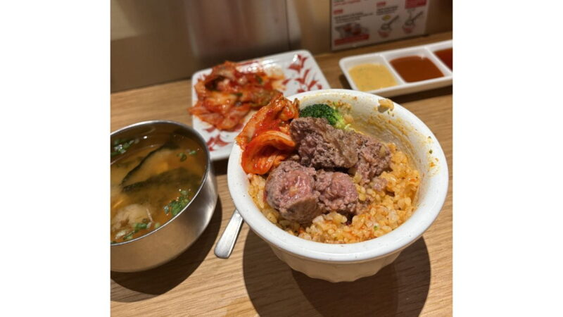 Donkaiのハンバーグ丼と味噌汁