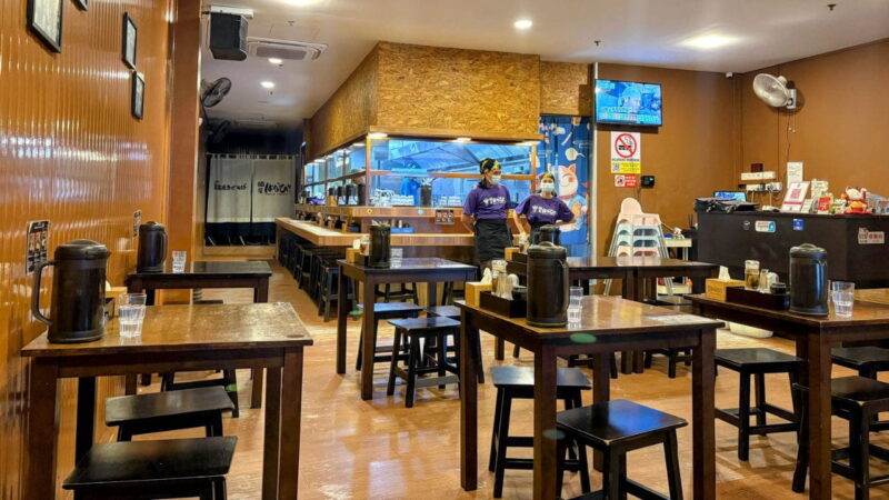 麵屋はなびの店舗内観